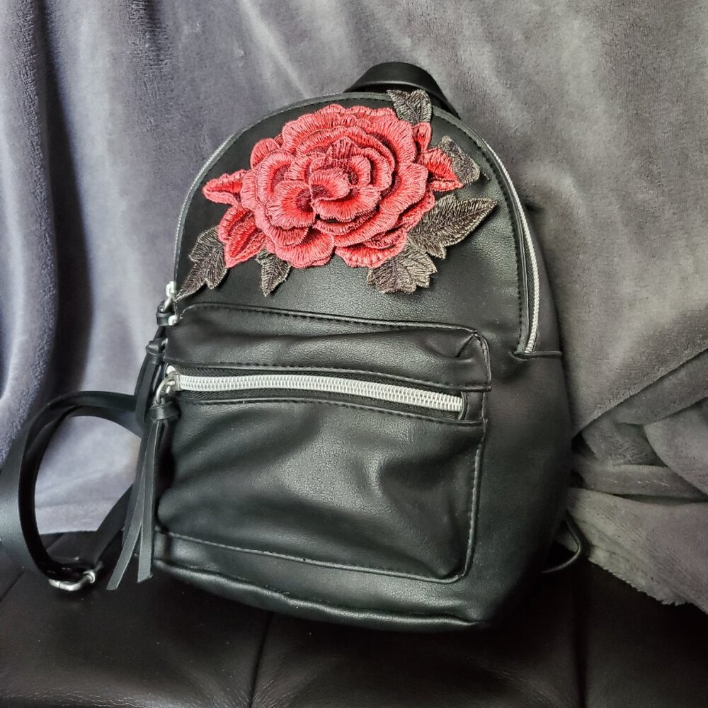 Mini Flower Backpack - Picture 3 of 3